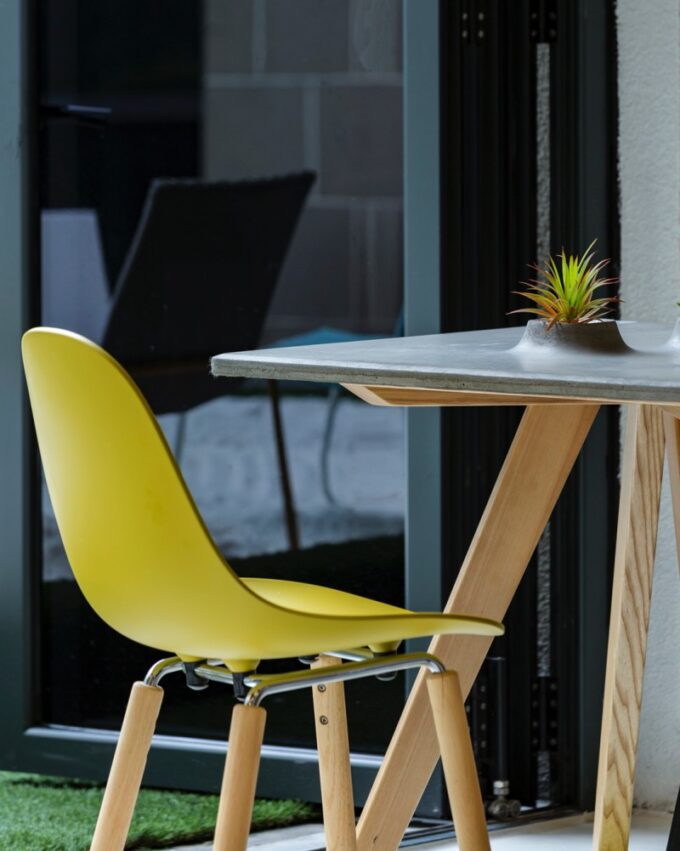 ta chair | yi base - Image 2